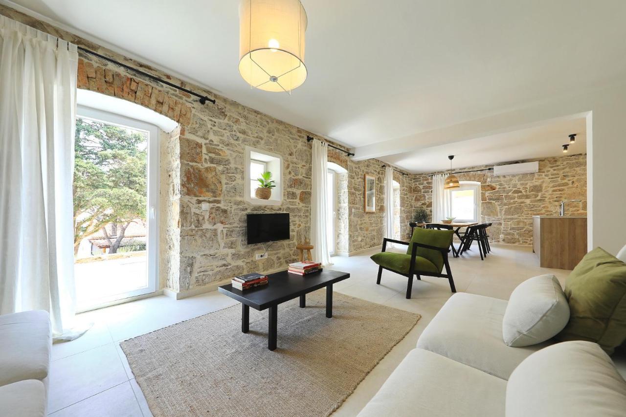 Villa Mira With A Heated Pool And A Sea View Božava Dış mekan fotoğraf